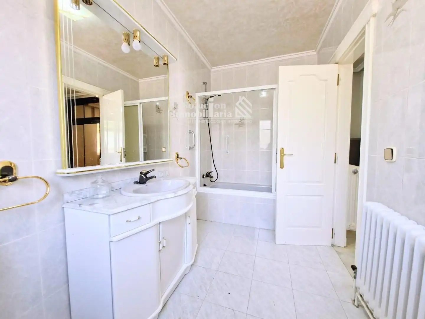 Badezimmer von Einfamilien-Reihenhaus zum Verkauf in Alba de Tormes mit Heizung, Abstellraum und Schwimmbad