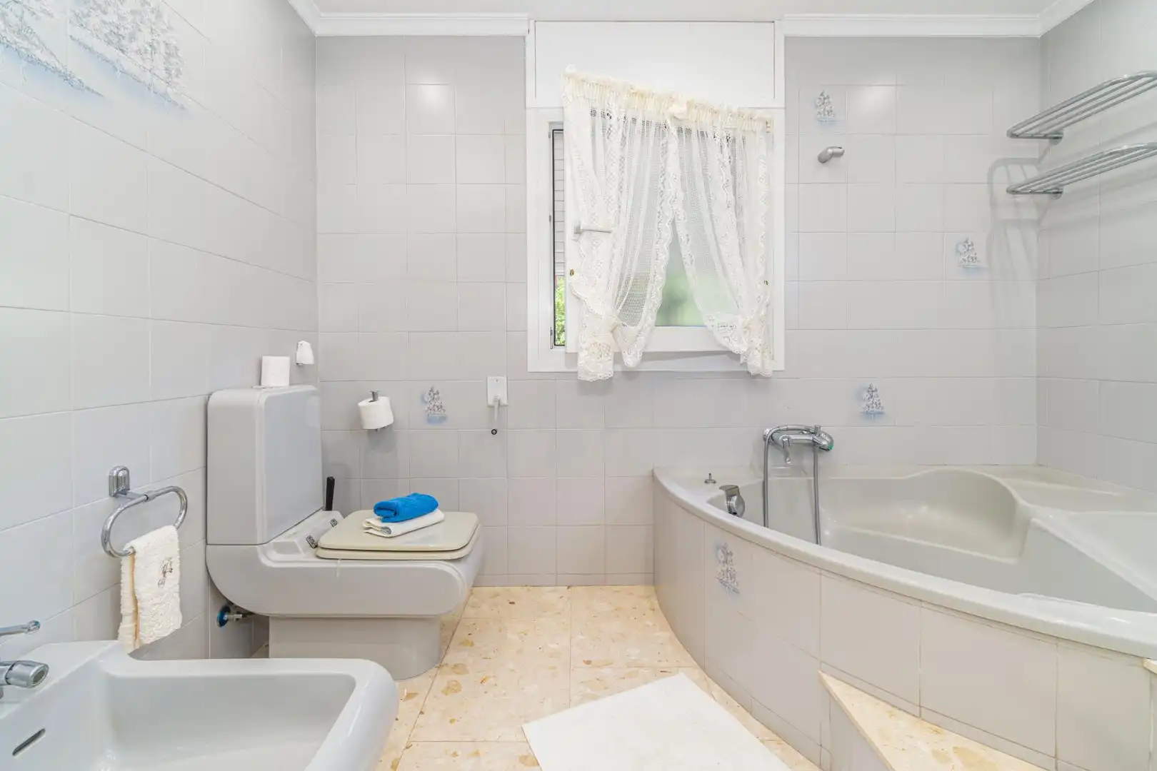 Baño de Casa o chalet en venta en Figueres con Aire acondicionado, Calefacción y Jardín privado