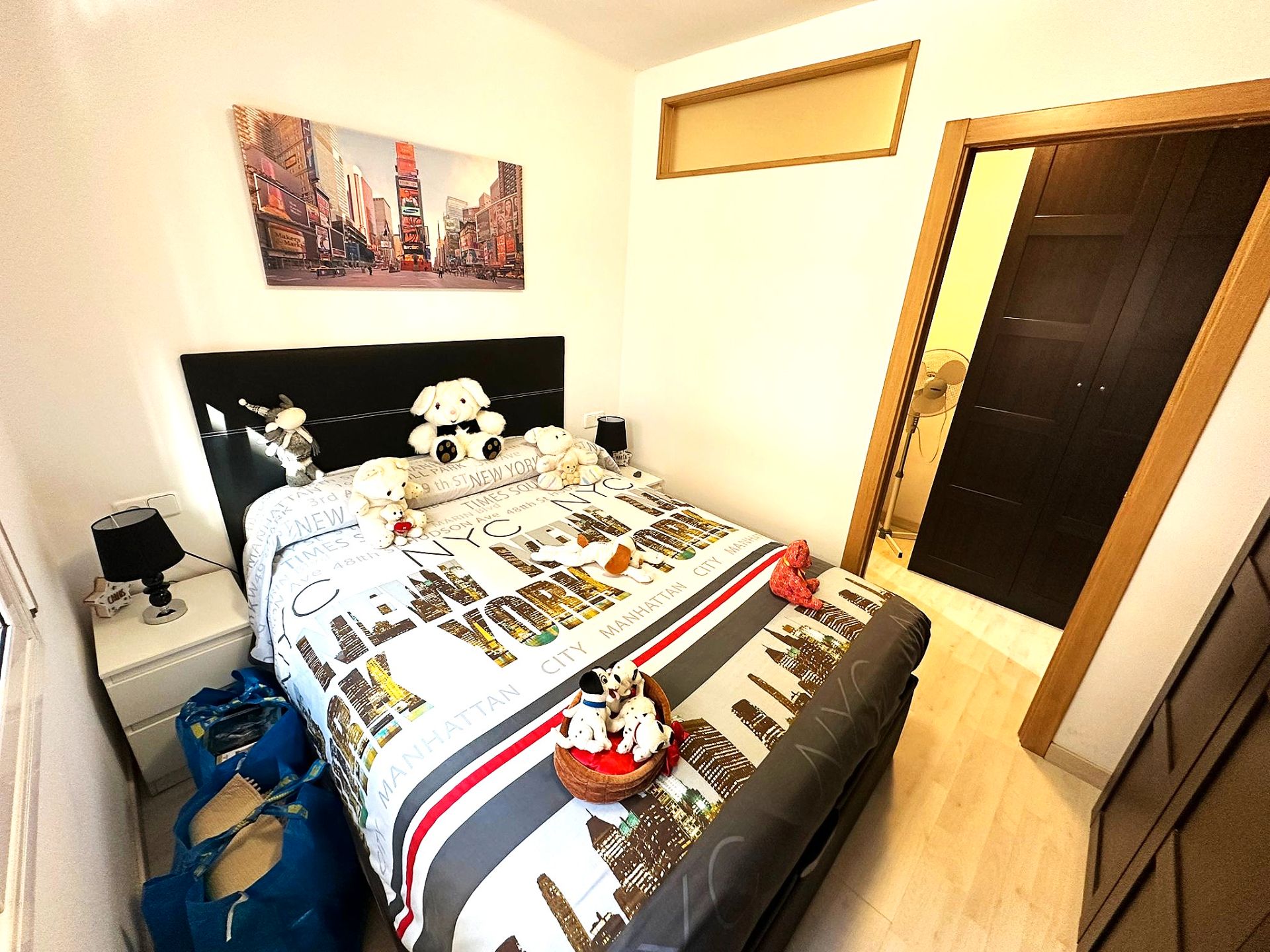 Bedroom of Flat for sale in Santa Coloma de Gramenet  with Air Conditioner, Furnished and Oven