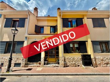 Casa aparellada en venda a La Encarnación