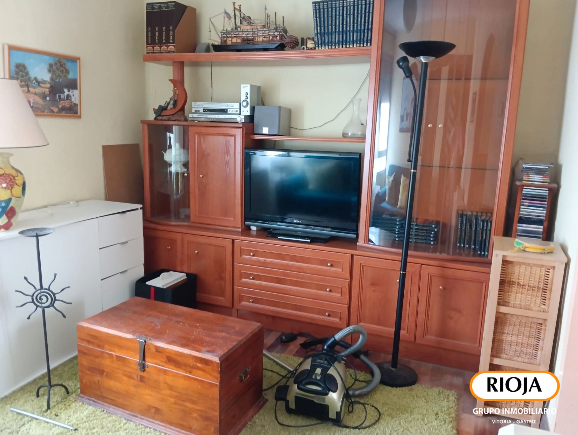 Sala de estar de Piso en venta en Vitoria - Gasteiz con Amueblado, Horno y Microondas