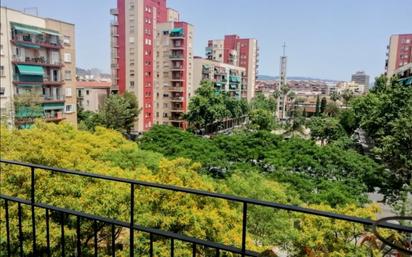 Exterior view of Flat for sale in  Barcelona Capital  with Air Conditioner and Terrace