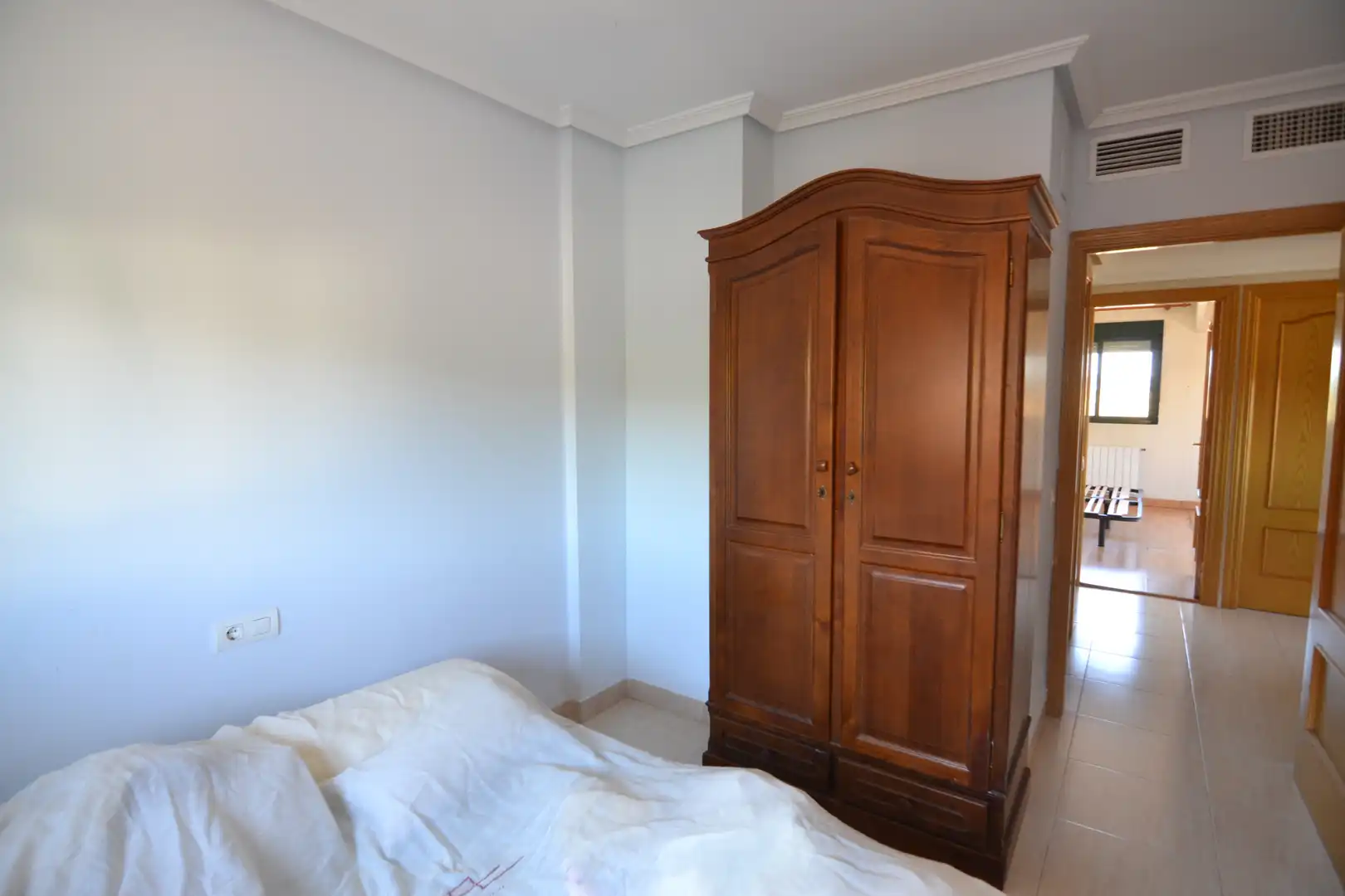 Schlafzimmer von Einfamilien-Reihenhaus zur Miete in Plasencia mit Klimaanlage, Heizung und Terrasse