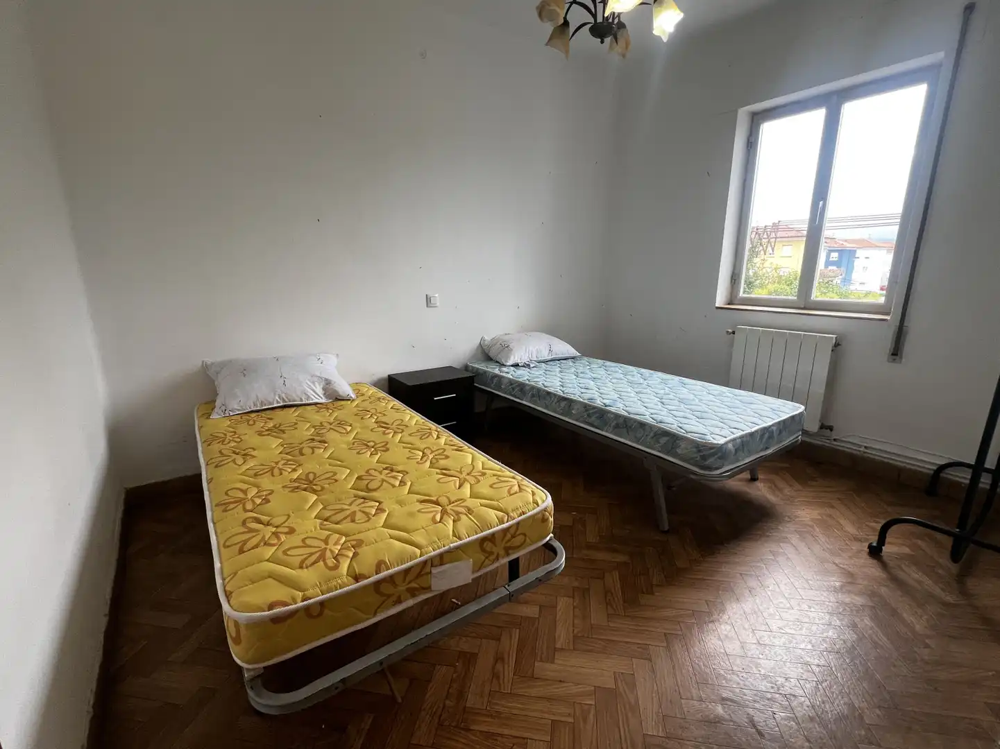 Habitación de Piso en venta en Torrelavega  con Calefacción, Jardín privado y Parquet
