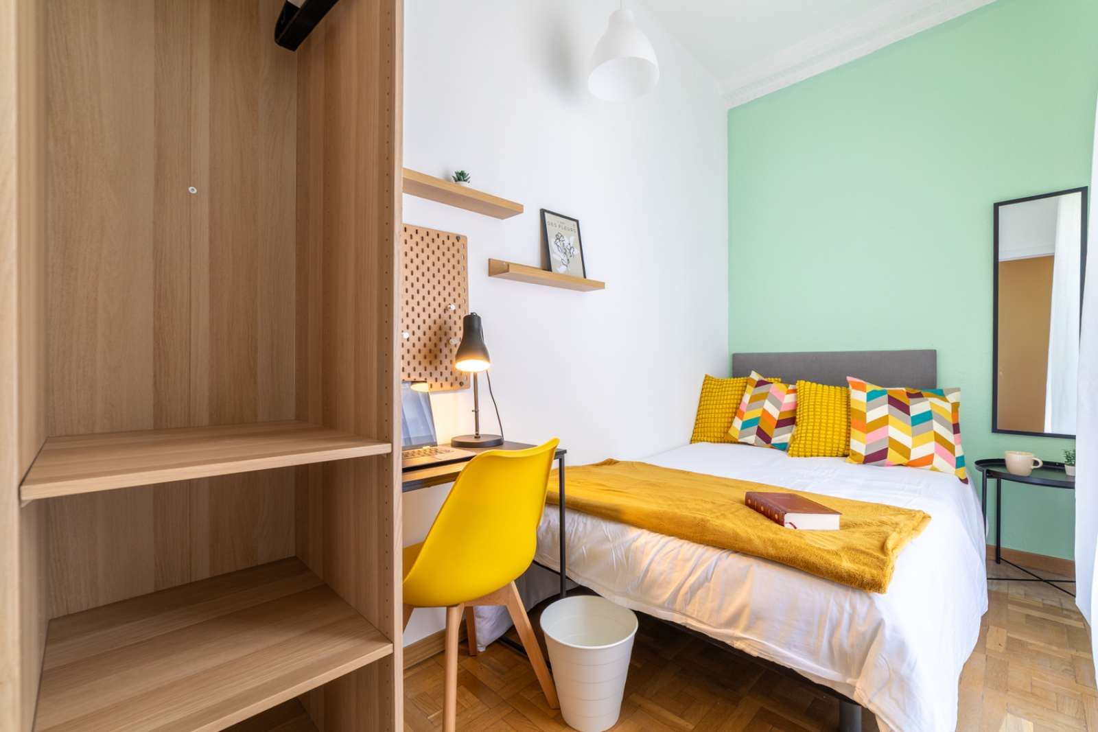 Bedroom of Flat to share in  Madrid Capital  with Air Conditioner and Terrace