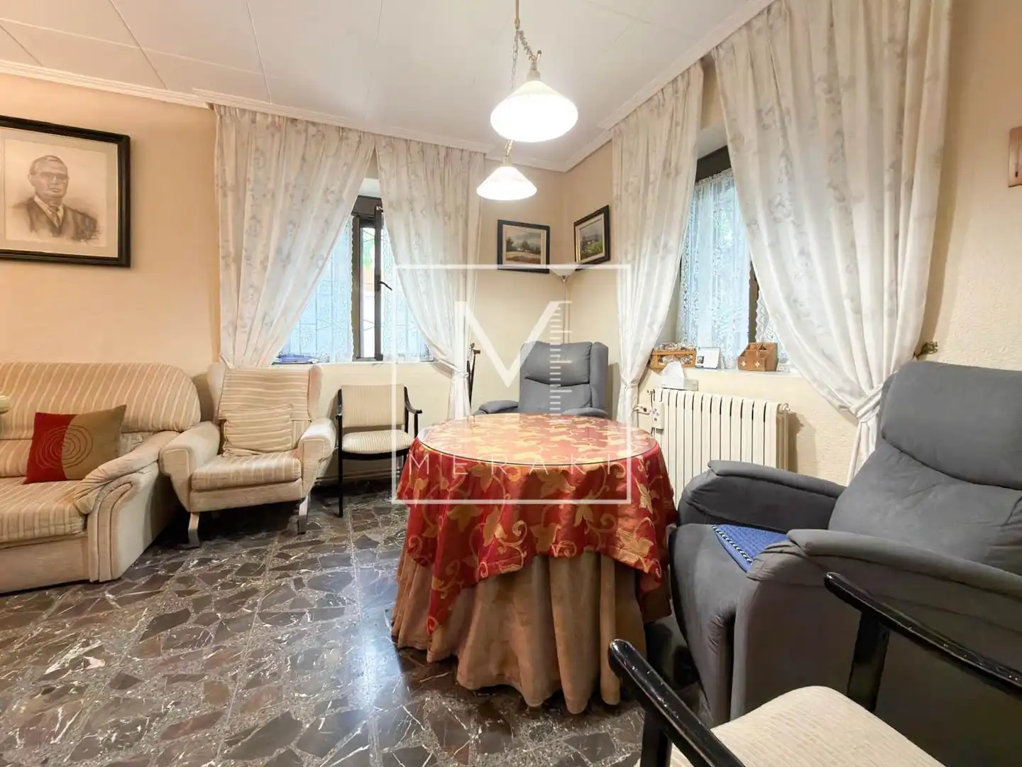 Sala d'estar de Casa o xalet en venda en Albacete amb Calefacció, Jardí privat i Terrassa