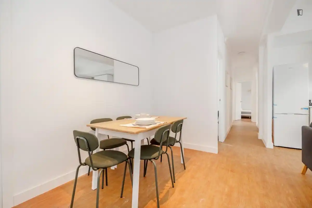 Menjador de Apartament per a compartir en Jerez de la Frontera amb Moblat, Rentadora i Microones