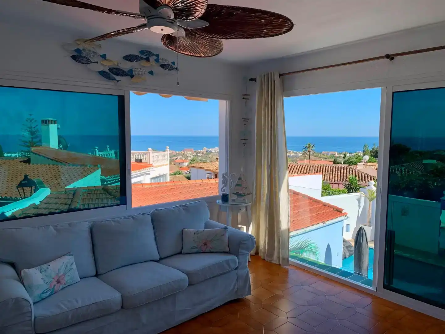 Sala d'estar de Pis en venda en Benalmádena amb Aire condicionat, Terrassa i Piscina
