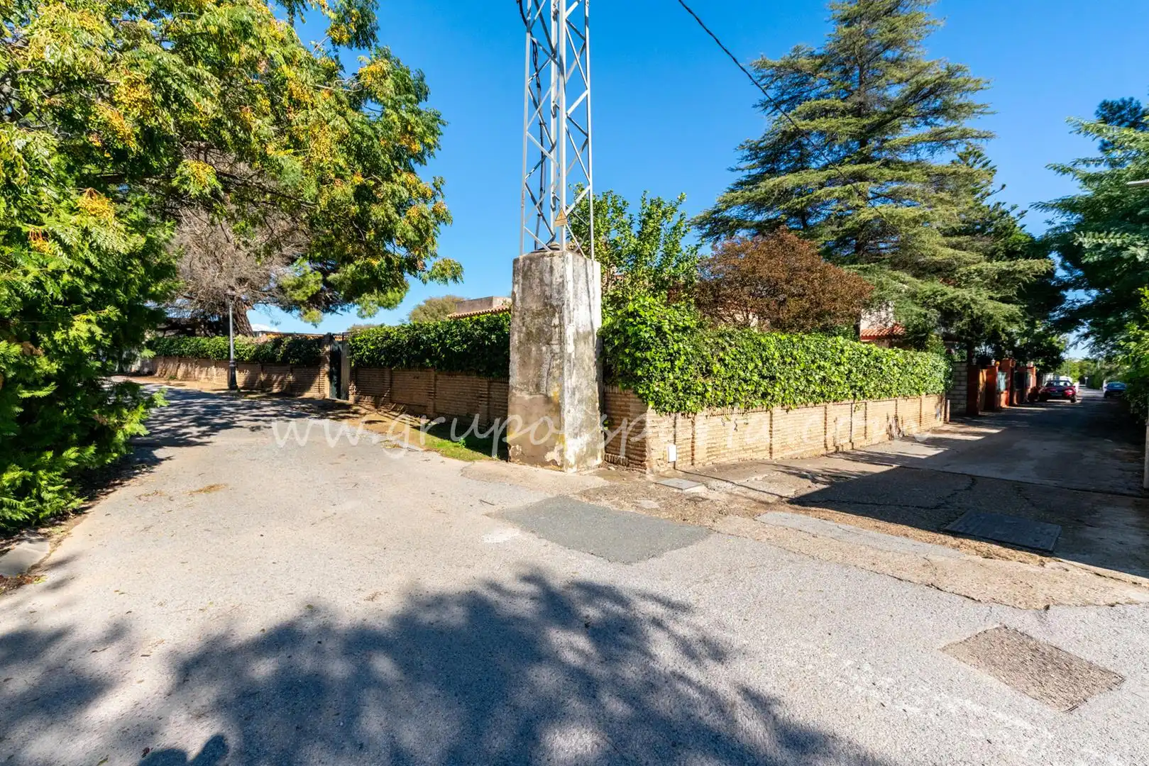 Vista exterior de Casa o xalet en venda en Espartinas amb Aire condicionat, Jardí privat i Terrassa