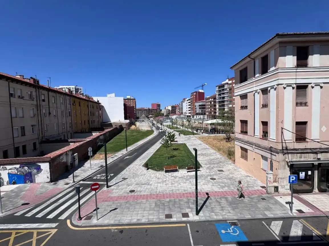 Exterior view of Flat for rent in León Capital   with Heating, Parquet flooring and Terrace
