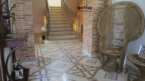 Chalet en venta en Nuevo Valdepeñas, 5 dormitorios.
