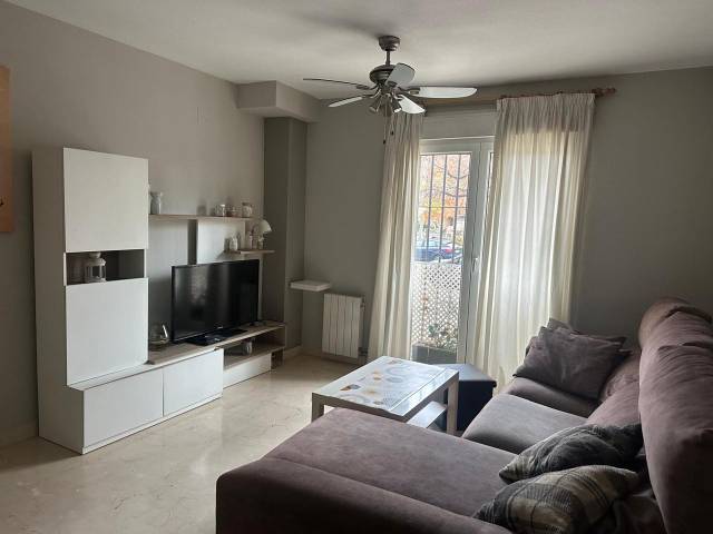 Dúplex en Alquiler en Ramón Y Cajal en Rosaleda - Juventud