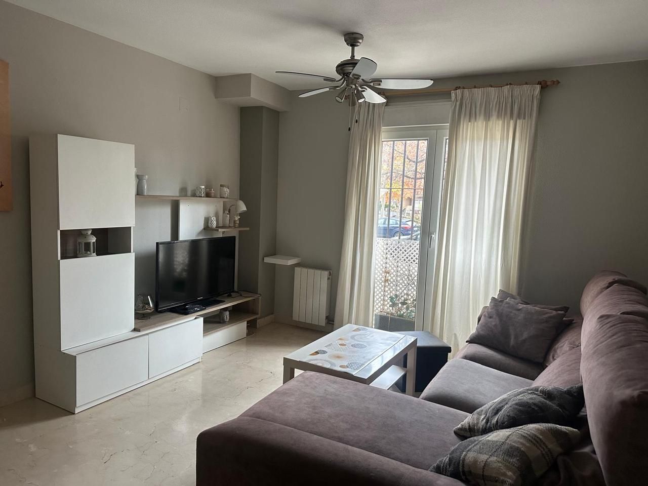 Sala d'estar de Dúplex de lloguer en  Granada Capital amb Calefacció i Moblat