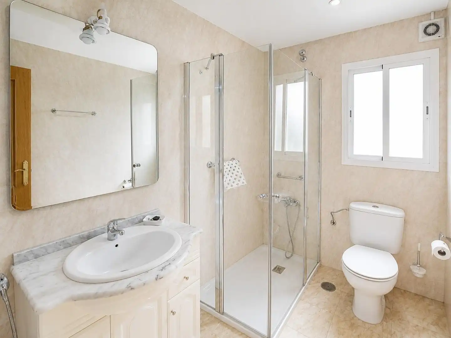 Bathroom of Duplexes for sale in Arganda del Rey  with Air Conditioner, Terrace and Storage room