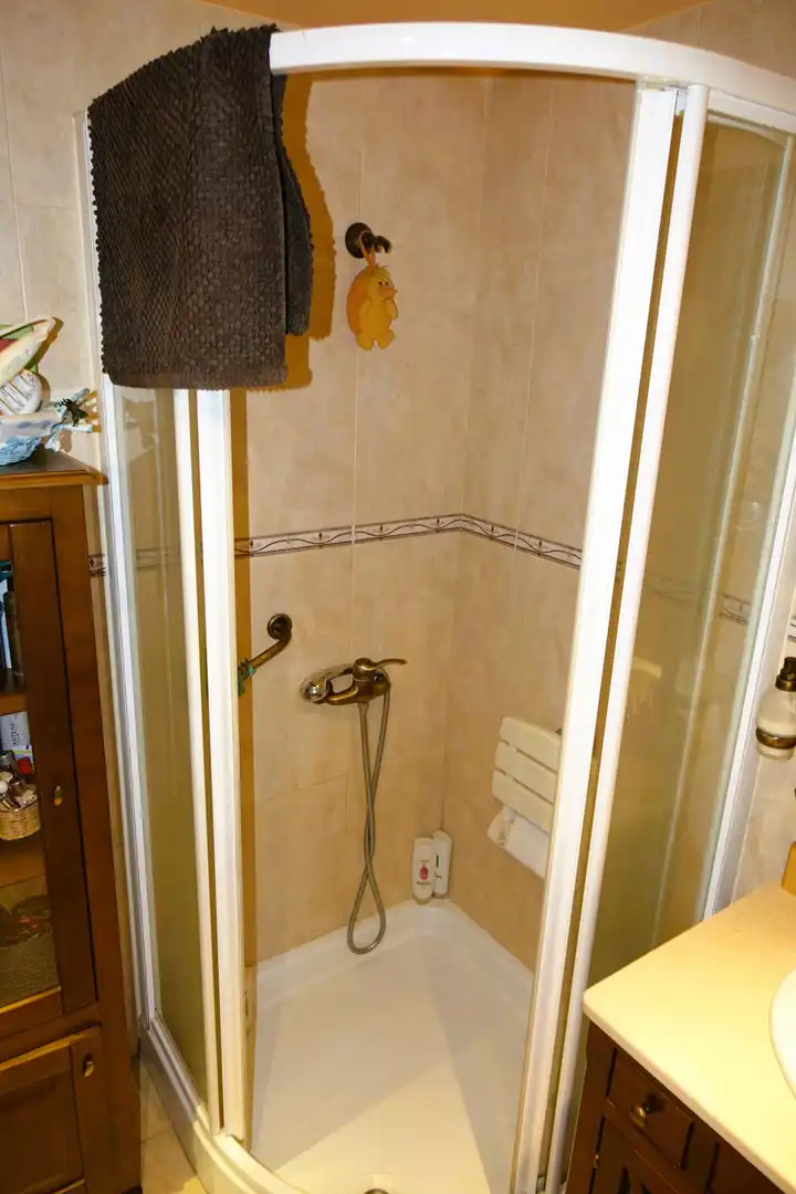 Baño de Piso en venta en Granada con Terraza, Balcón y Piscina comunitaria