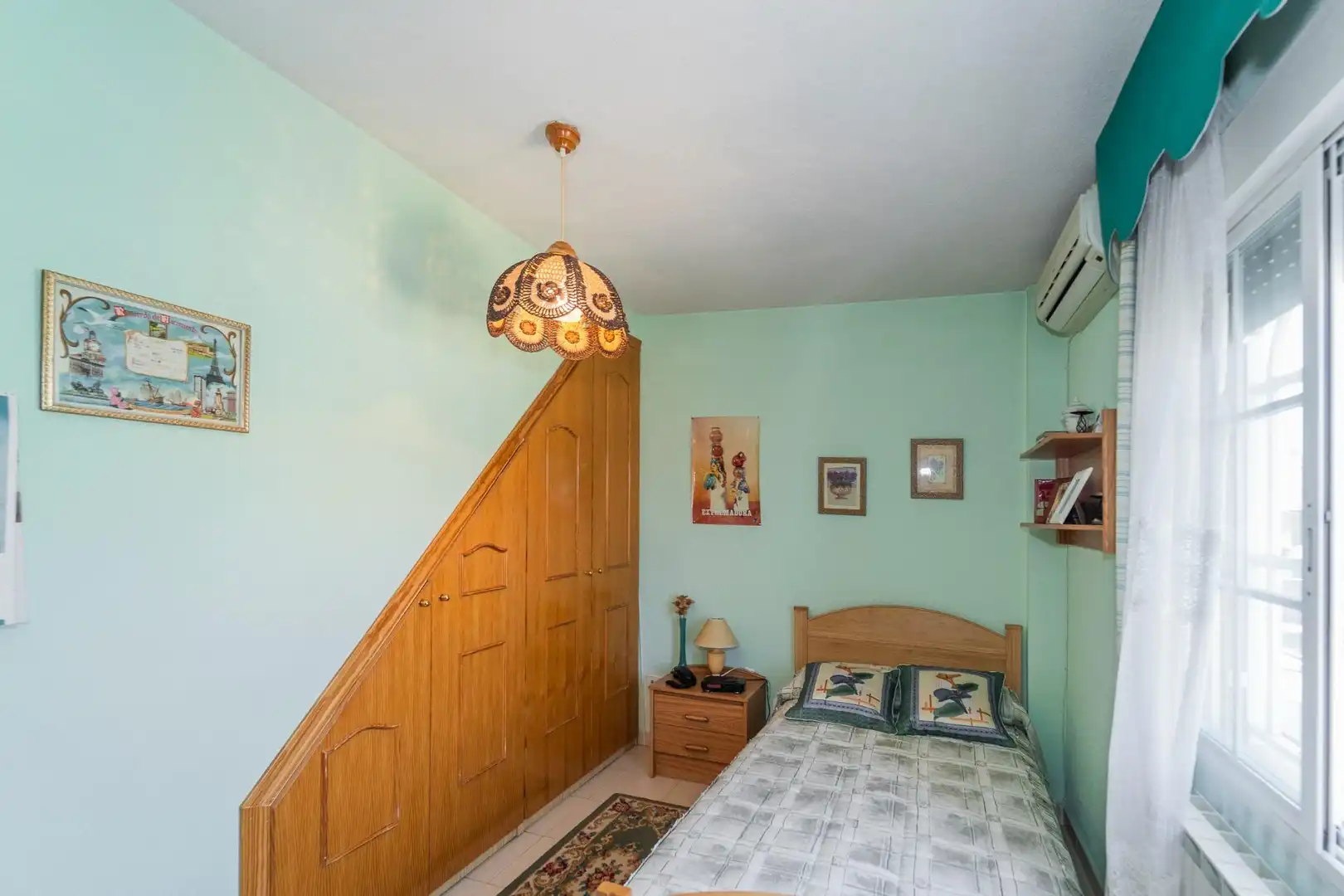 Schlafzimmer von Einfamilien-Reihenhaus zum Verkauf in Parla mit Klimaanlage, Heizung und Privatgarten