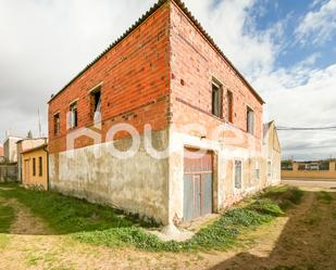 Exterior view of House or chalet for sale in Melgar de Fernamental