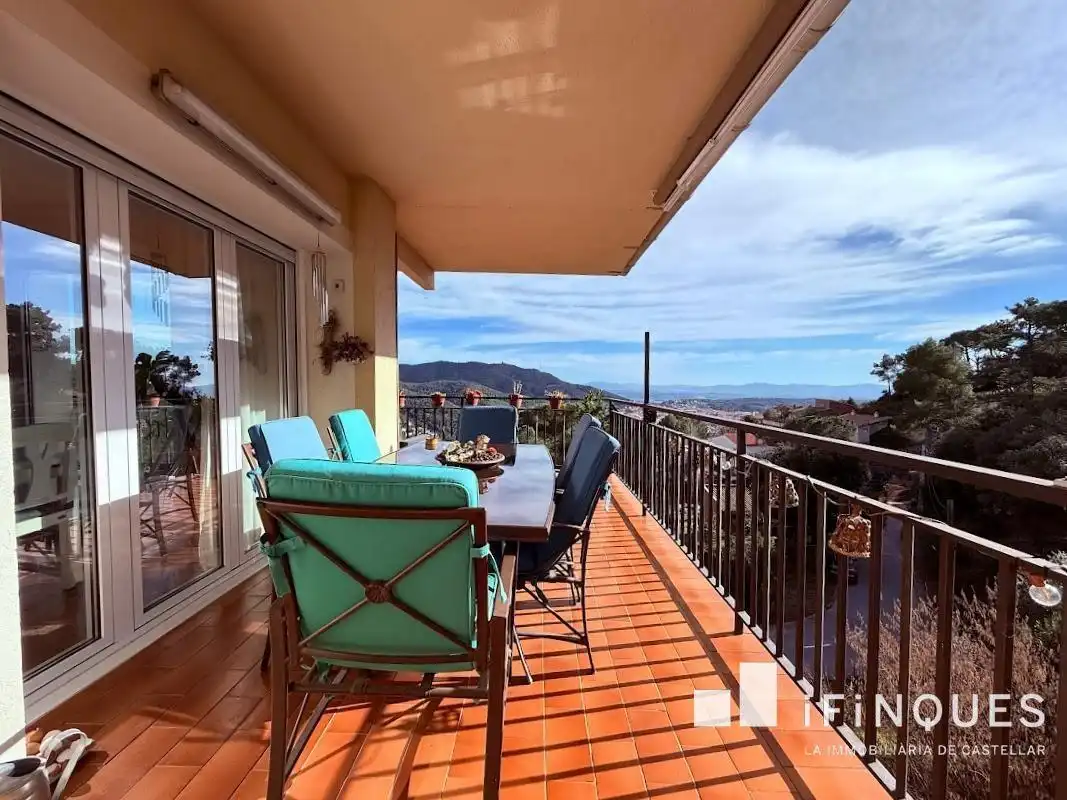 Balcony of Houses for sale in Castellar del Vallès  with Air Conditioner, Private garden and Parquet flooring