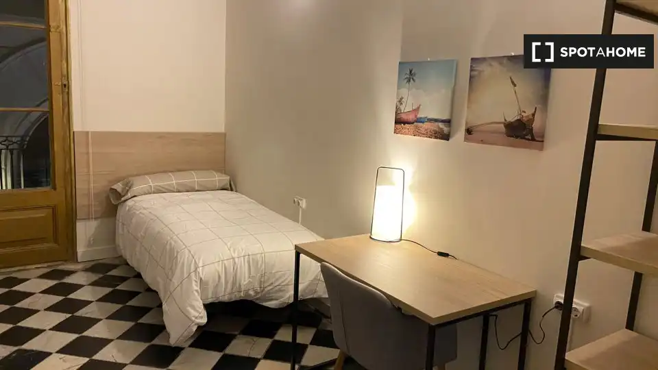 Piso con terraza en alquiler en Ciutat Vella, imagen 11