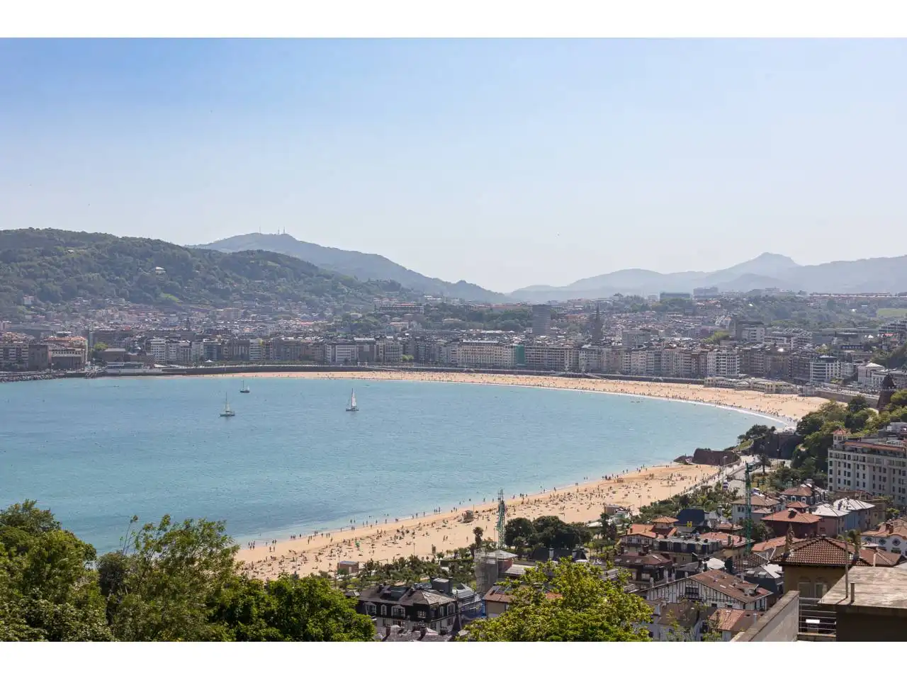 Vista exterior de Casa o xalet en venda en Donostia - San Sebastián  amb Calefacció, Jardí privat i Terrassa