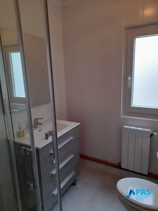 Bathroom of Flat for rent in Santander  with Heating and Furnished