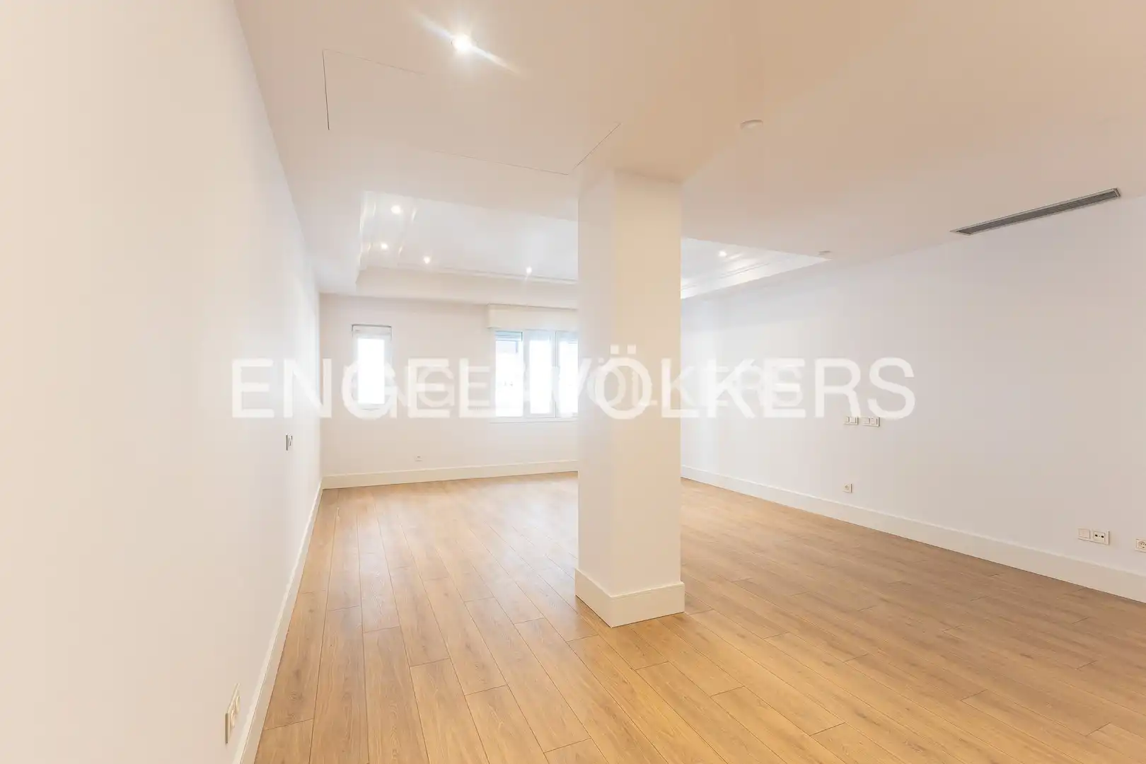 Flat for sale in Madrid  with Air Conditioner, Heating and Storage room
