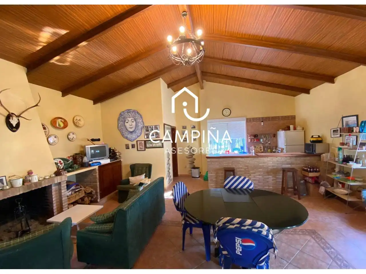 Sala d'estar de Finca rústica en venda en Beas amb Jardí privat, Terrassa i Moblat