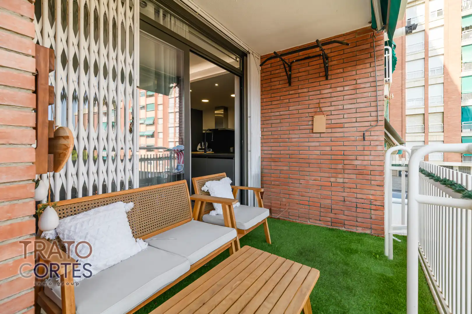 Flat with terrace for sale in Plaça Magdalena Trias, imagen 9