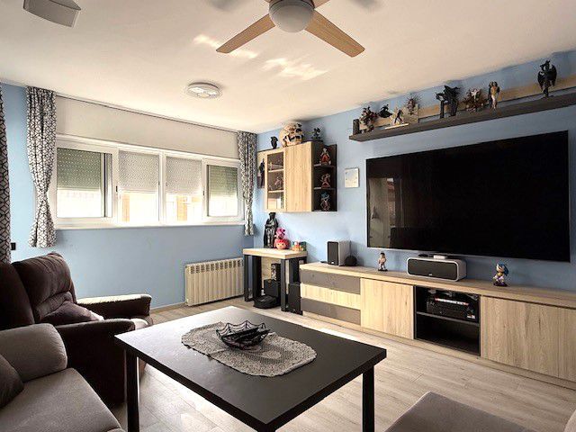 Sala d'estar de Pis en venda en Sant Boi de Llobregat amb Calefacció, Terrassa i Balcó