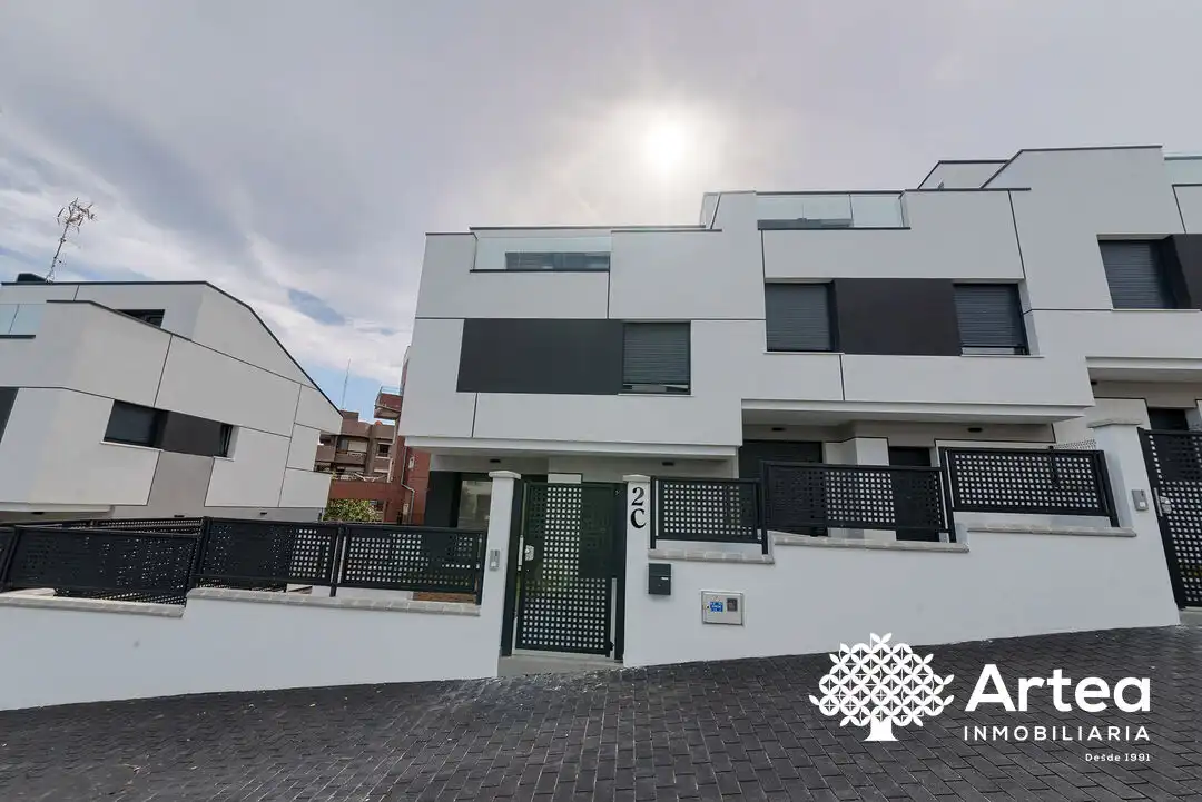 Detached house with terrace for sale in Julian Garaizar Kalea, imagen 8