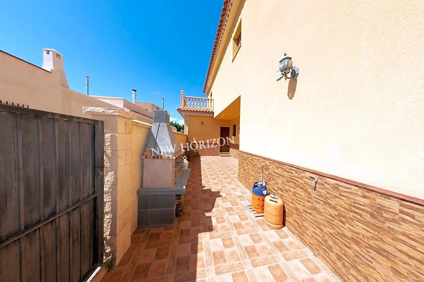Vista exterior de Casa o xalet en venda en Zurgena amb Aire condicionat, Terrassa i Piscina