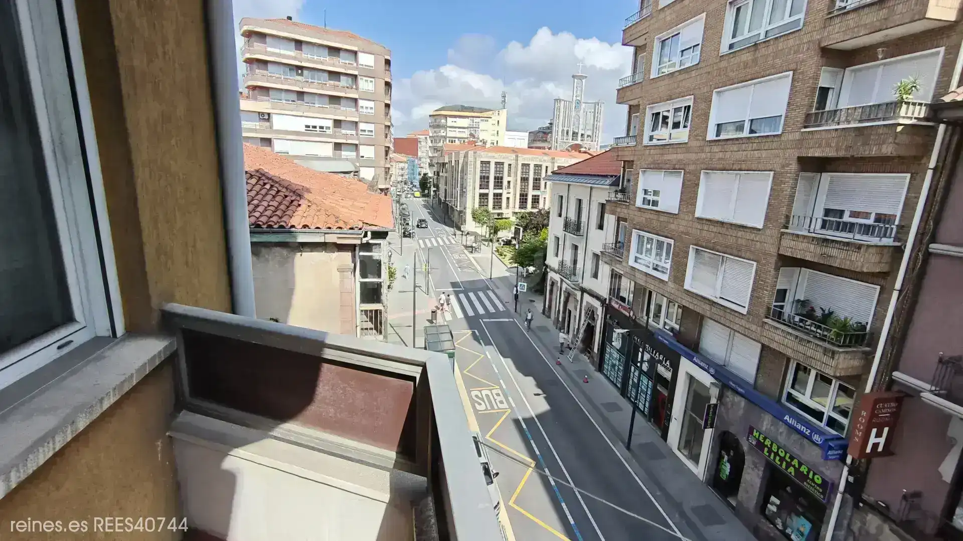 Vista exterior de Piso en venta en Torrelavega  con Calefacción, Terraza y Amueblado