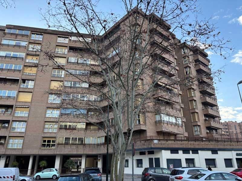 Vista exterior de Pis de lloguer en  Zaragoza Capital amb Calefacció
