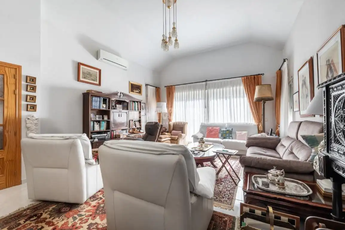 Sala de estar de Casa o chalet en venta en Torrelodones con Calefacción, Jardín privado y Piscina