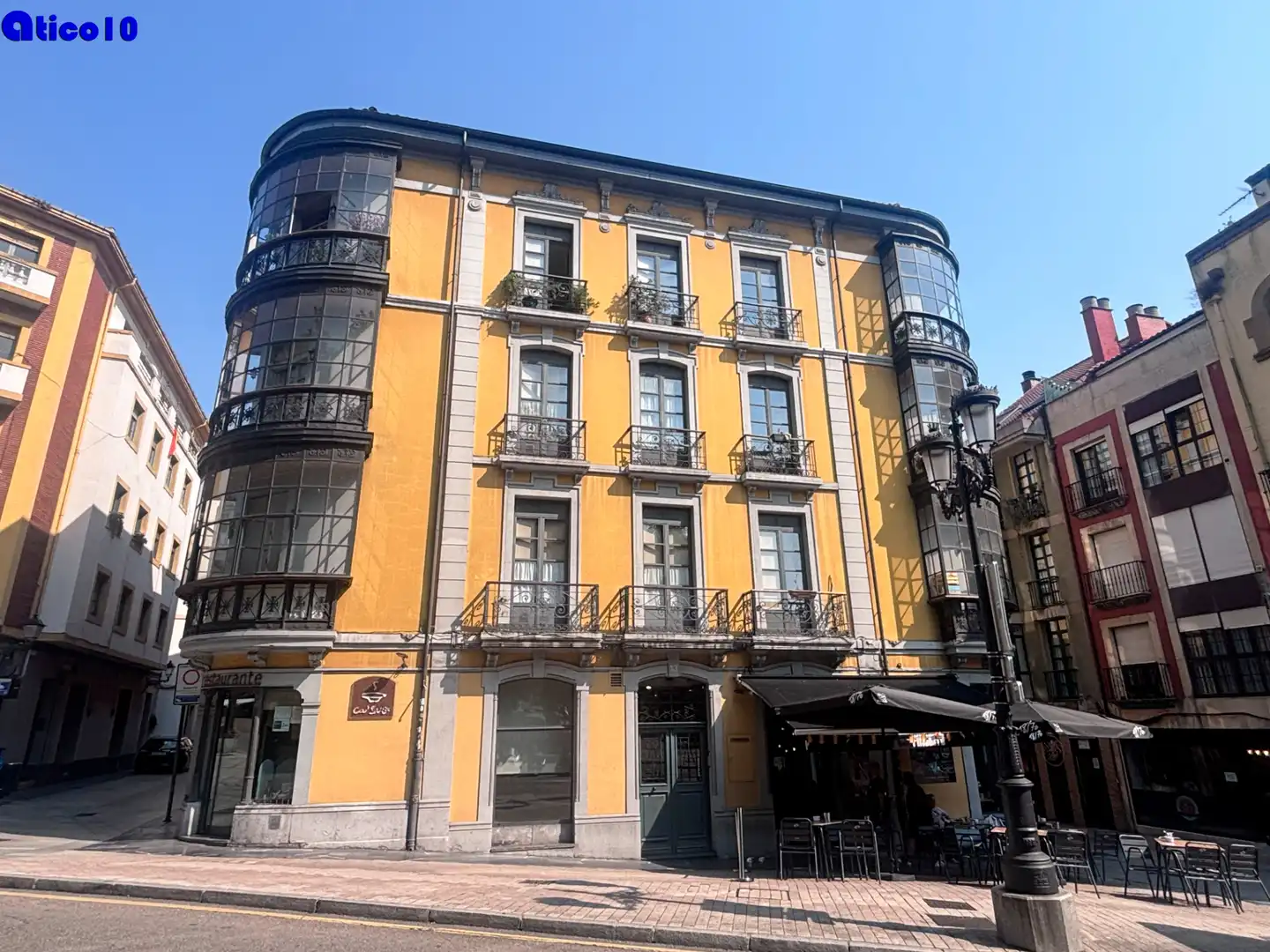 Vista exterior de Pis en venda en Oviedo  amb Calefacció, Moblat i Forn