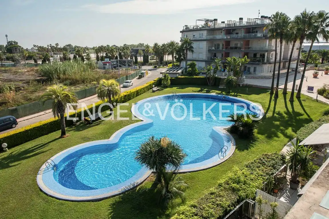 Schwimmbecken von Dachboden zum Verkauf in Oliva mit Klimaanlage, Heizung und Terrasse