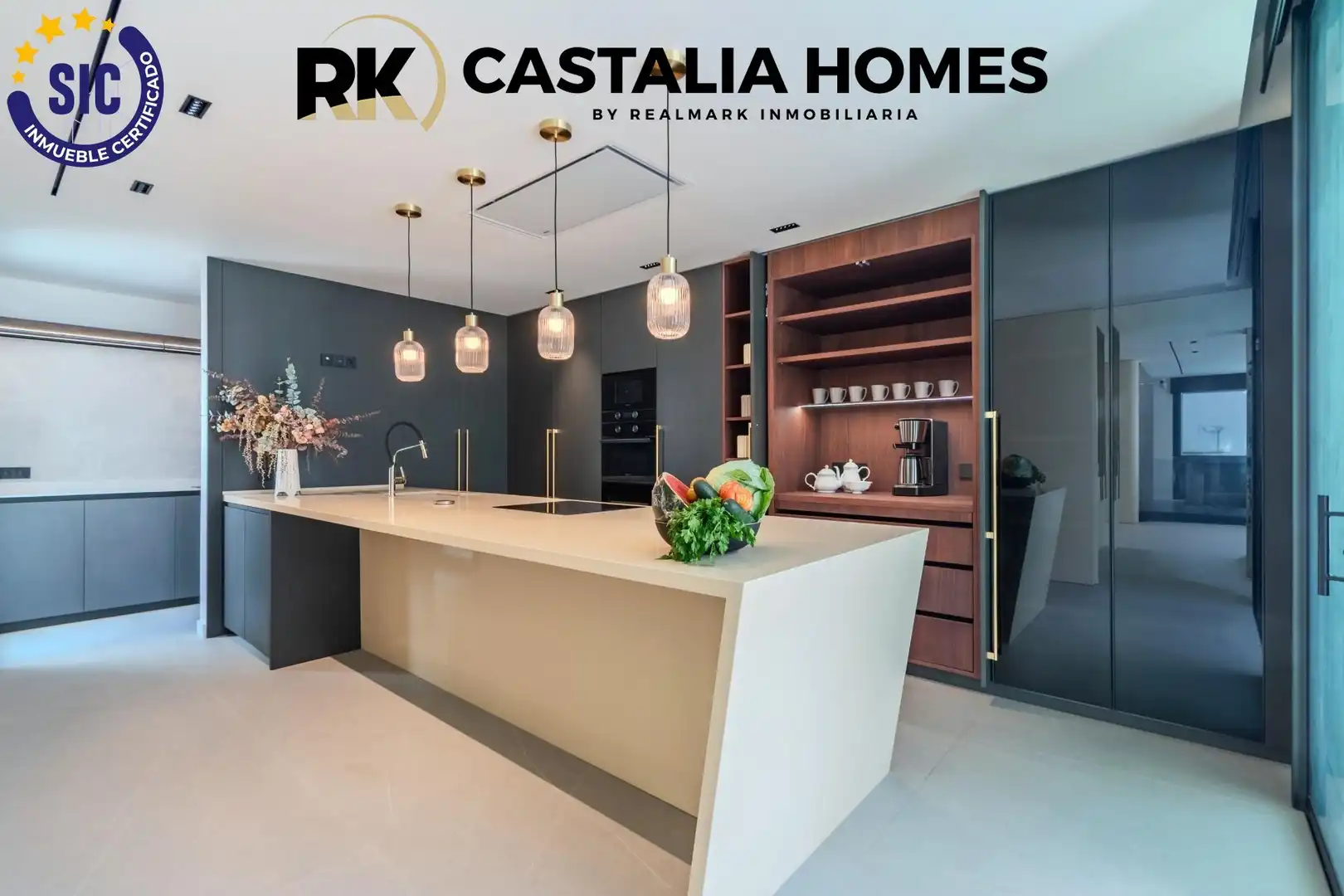 Cuina de Casa o xalet en venda en Castellón de la Plana / Castelló de la Plana amb Aire condicionat, Calefacció i Jardí privat