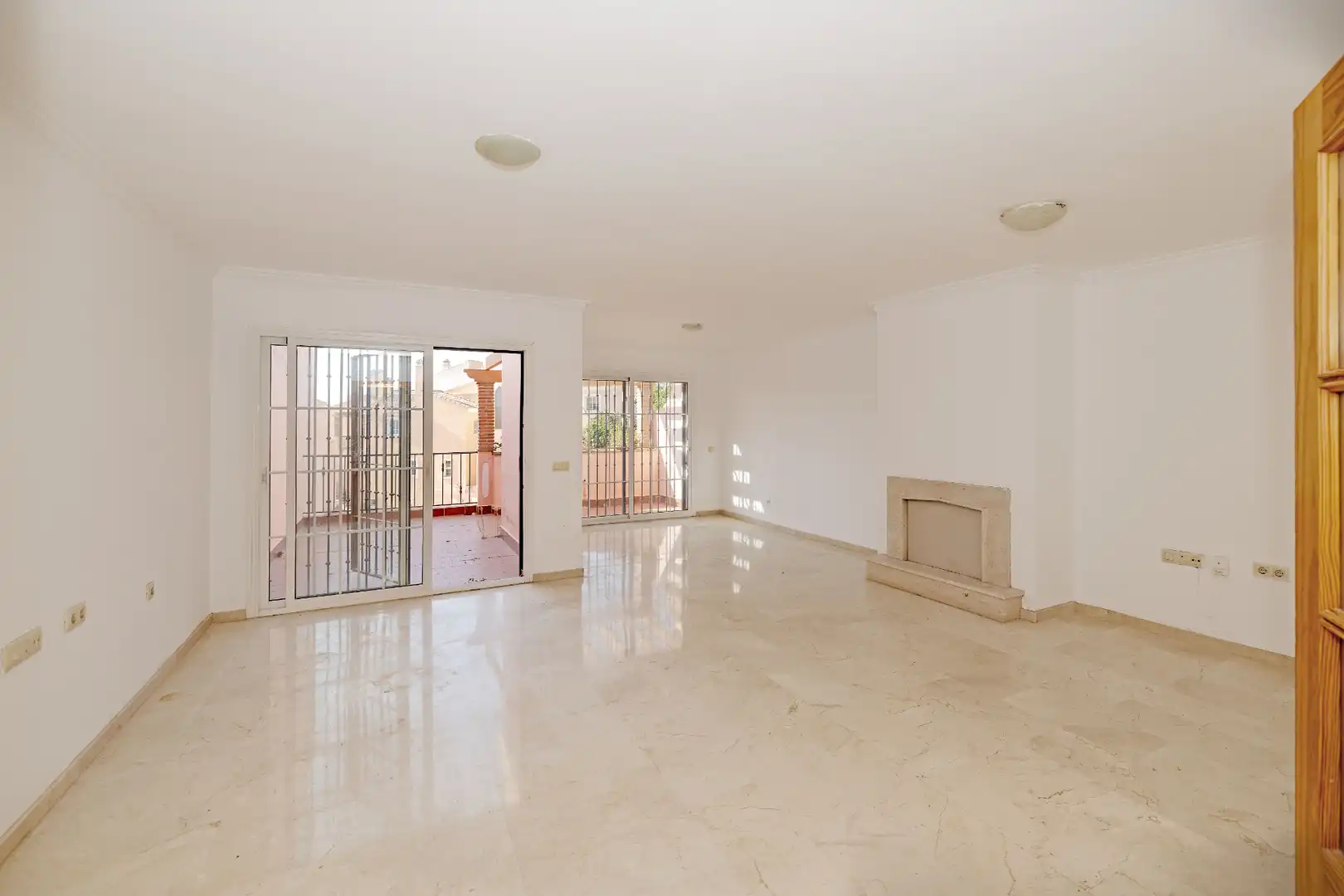 Casa adosada en venda en Mijas amb Jardí privat, Terrassa i Traster