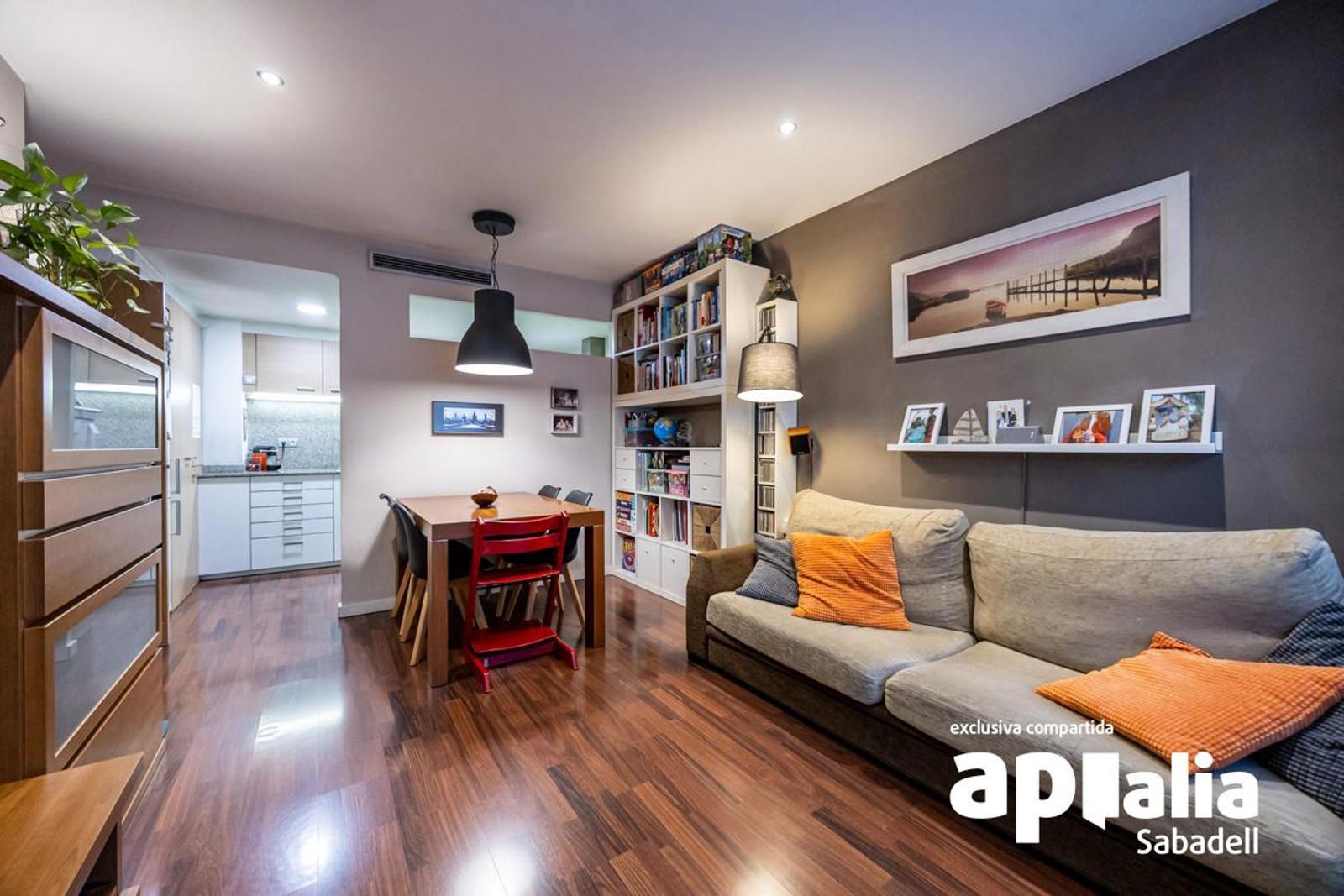 Sala d'estar de Pis en venda en Sabadell amb Calefacció i Parquet