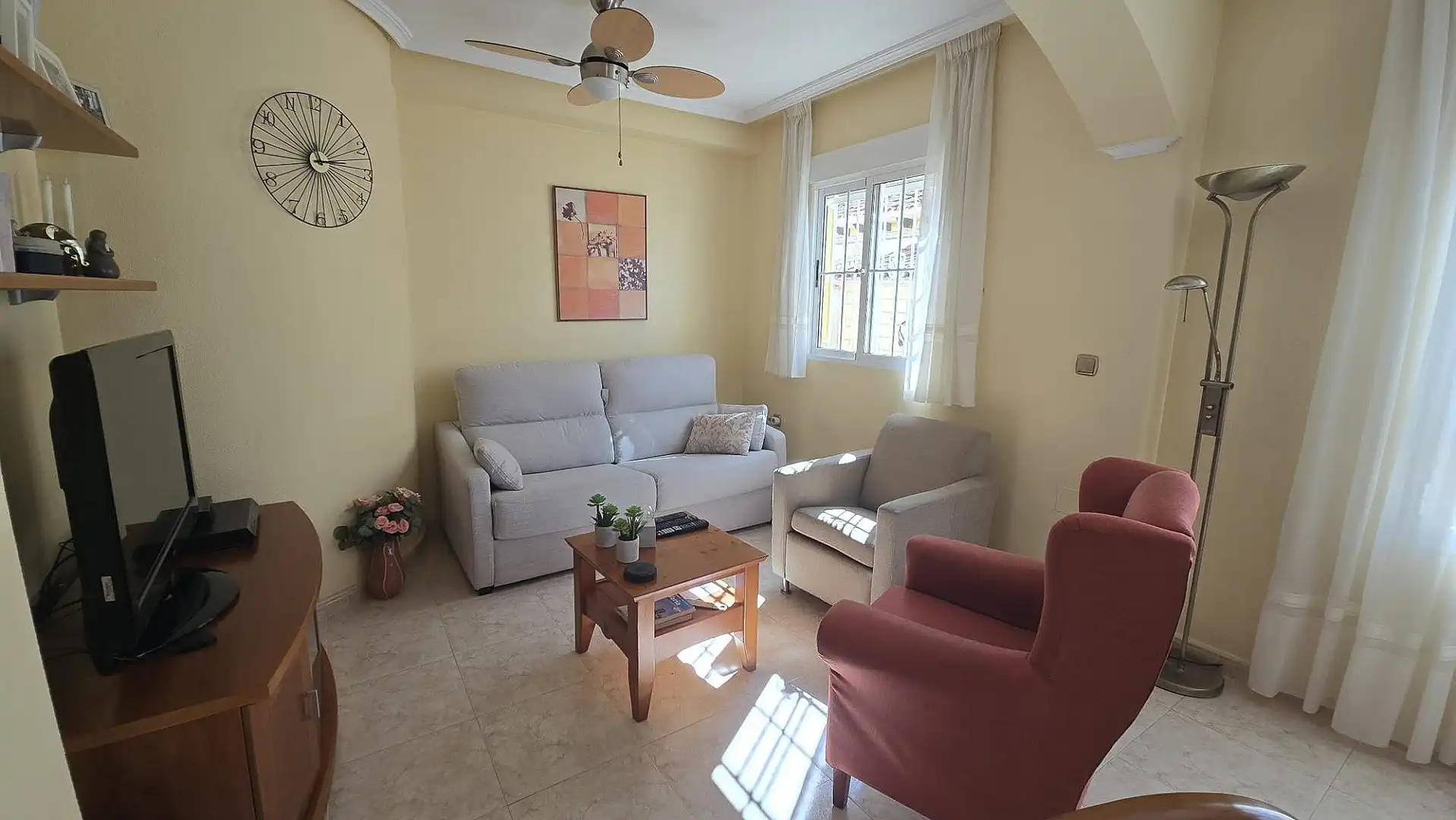 Sala d'estar de Finca rústica en venda en Orihuela amb Jardí privat, Terrassa i Moblat