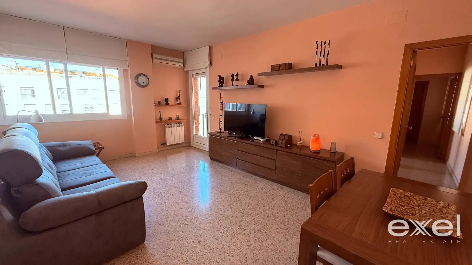 Sala d'estar de Pis en venda en Cornellà de Llobregat amb Aire condicionat, Calefacció i Terrassa