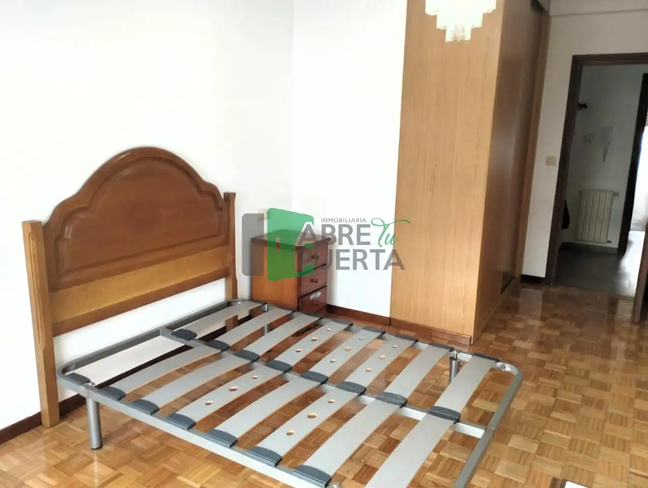 Schlafzimmer von Wohnungen zur Miete in Ourense Capital  mit Heizung, Parkett und Möbliert