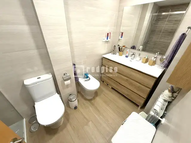 Baño de Piso en venta en Madrid con Aire acondicionado, Calefacción y Jardín privado