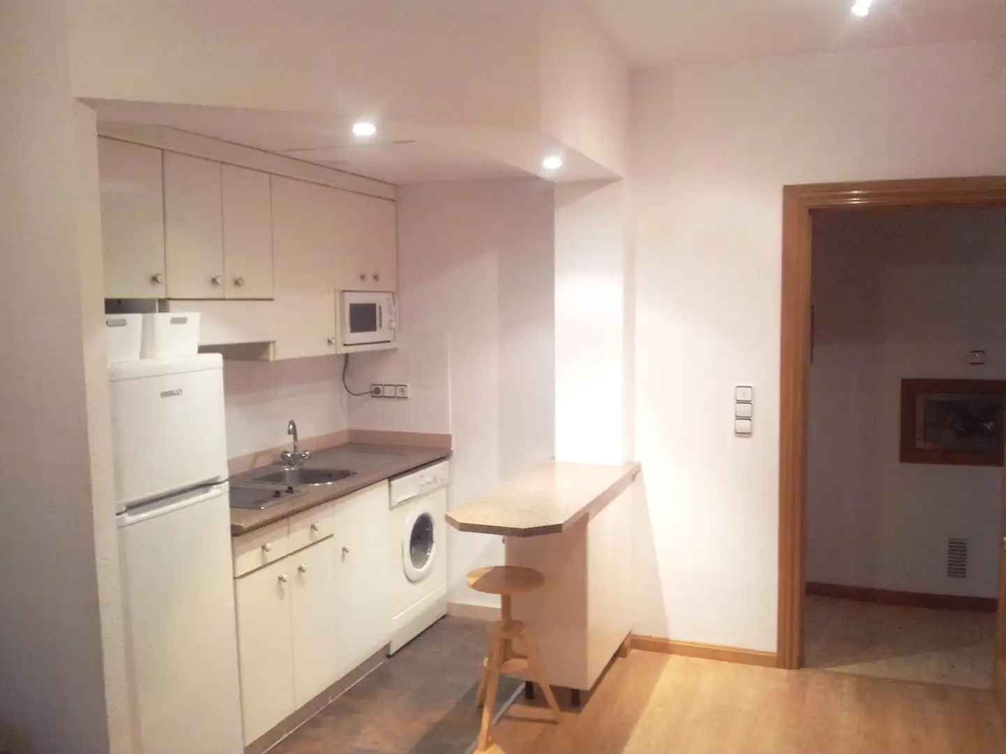 Kitchen of Apartments for rent in  Zaragoza Capital  with Heating, Parquet flooring and Furnished
