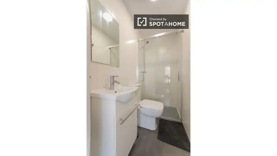 Baño de Piso de alquiler en Valencia con Aire acondicionado, Calefacción y Amueblado