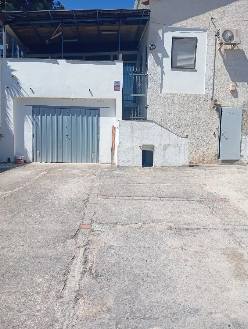Aparcament de Casa o xalet en venda en Bellvei amb Aire condicionat, Jardí privat i Terrassa