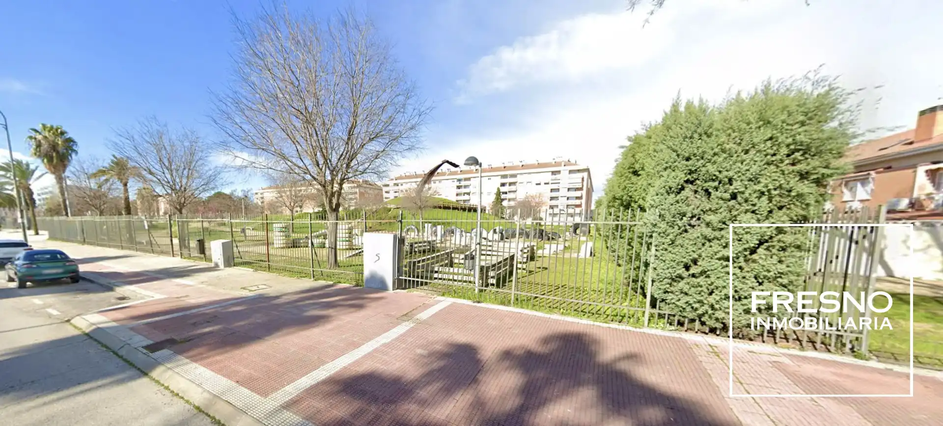 Vista exterior de Casa o xalet en venda en Parla amb Jardí privat i Terrassa