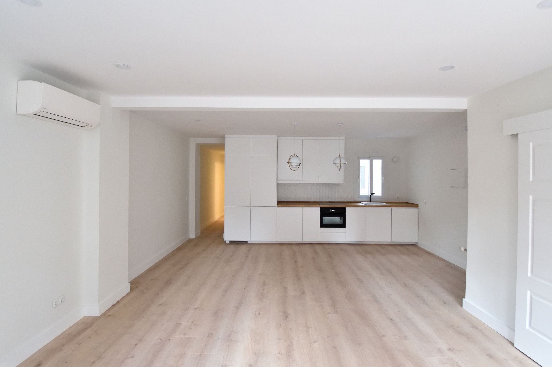 Exterior view of Flat for rent in  Madrid Capital  with Air Conditioner, Heating and Parquet flooring