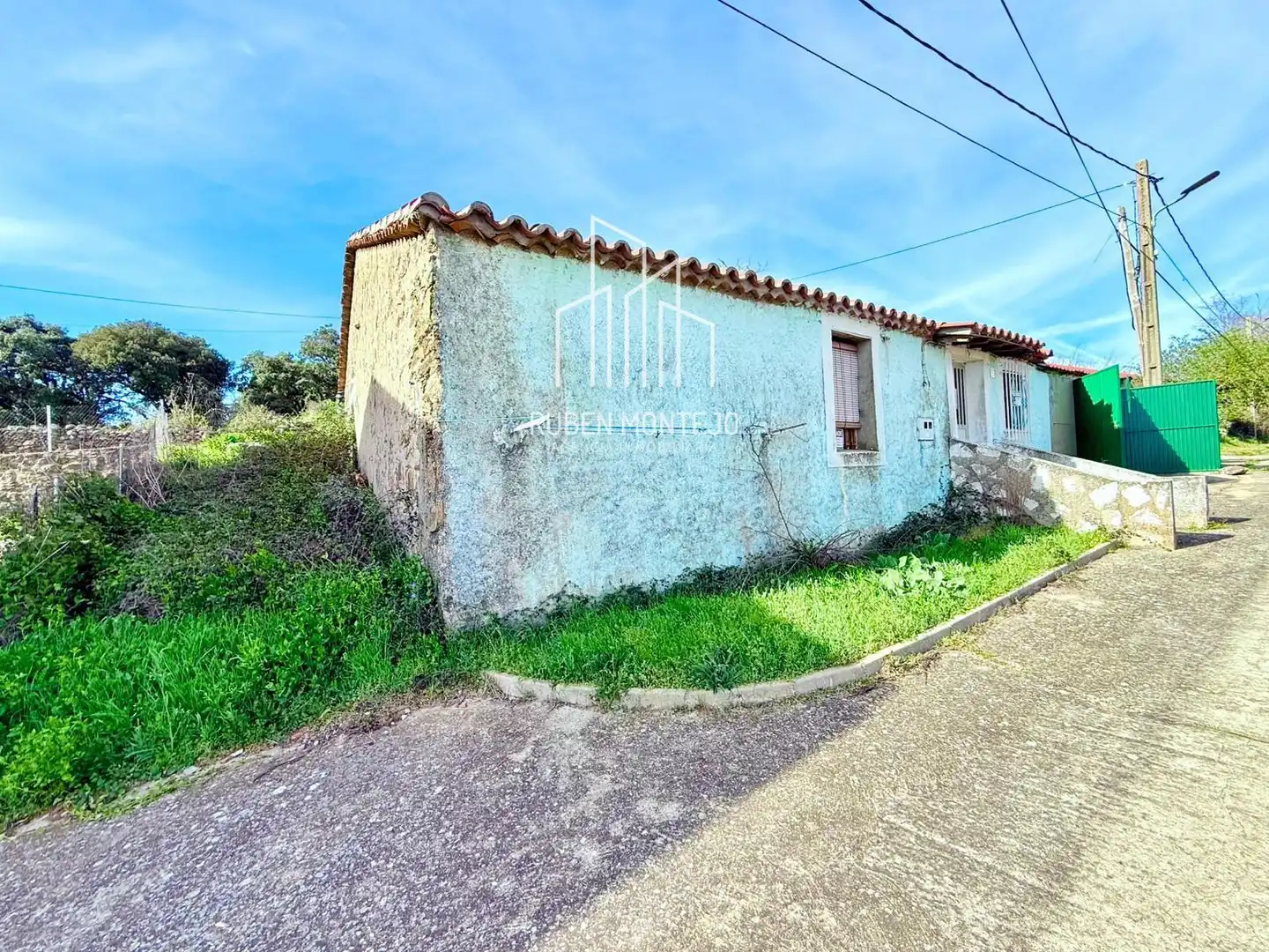 Vista exterior de Casa o chalet en venta en Membribe de la Sierra con Amueblado