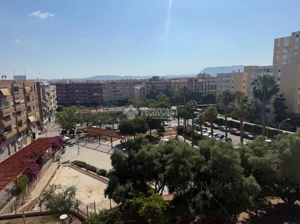 Vista exterior de Ático en venta en Alicante / Alacant con Terraza y Balcón